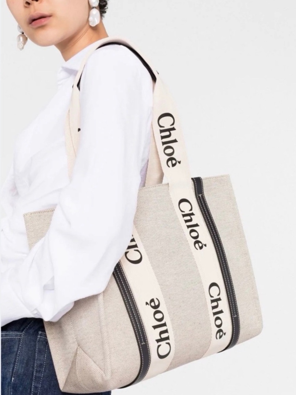 Chloé Woody Medium CANVAS Tote Bag $1,295.00 - Picture 3 of 13